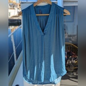 4/$40  Vince | Silky Sleeveless Pleated Blouse Teal Powder Blue Small